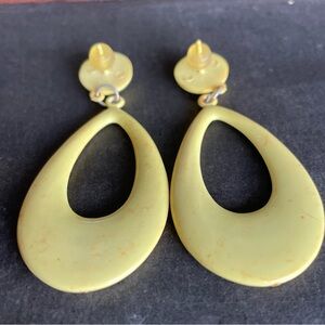 Retro Plastic Yellow Open Teardrop Earrings
